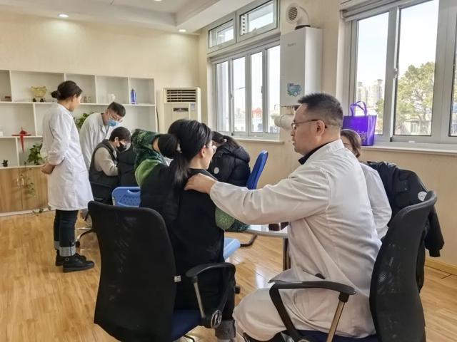 校试点“健康副校（园）长”制度pg电子平台杨浦首批29所学(图3)